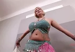 Seksi sürtük Dick ile altyazılı erotik video beslenen kedi onu alır