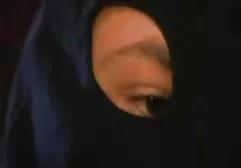 Sevimli Japon hizmetçi bir iş alır ve göğüsleri genç türkce alt yazılı sex bulur